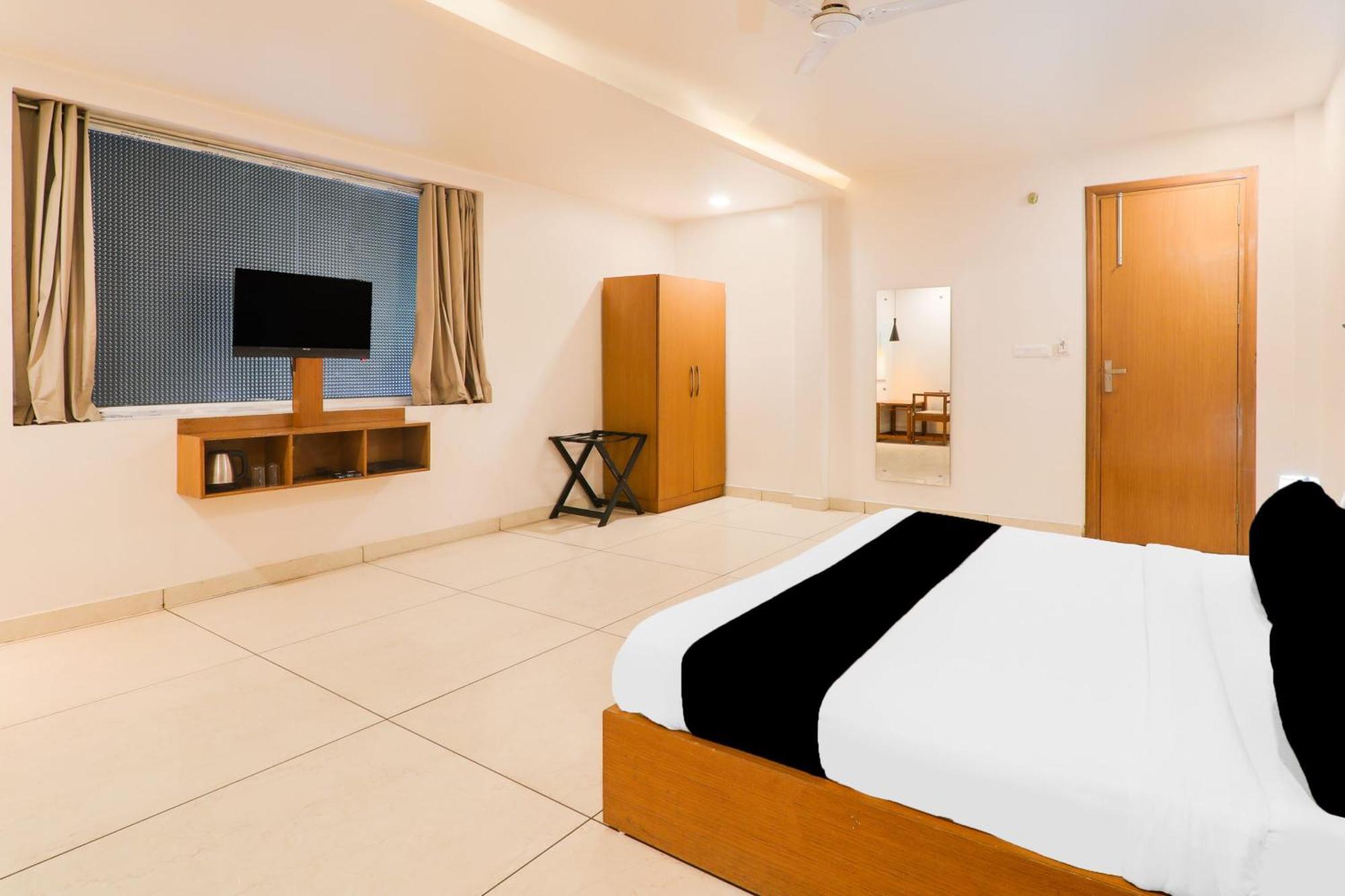 Super Townhouse Viraj Khand Formerly Veridian Inn Chinhat Exterior foto